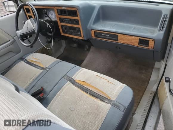 1987 Dodge Dakota z VIN 1B7GN14M2HS368408, wystawiony jako Copart lot #46088905 z przebiegiem 116 497 mil mil oraz Szkoda całkowita • Salvage title. Historia ofert i sprzedaży dostępna na DreamBid. Obrazek 8.