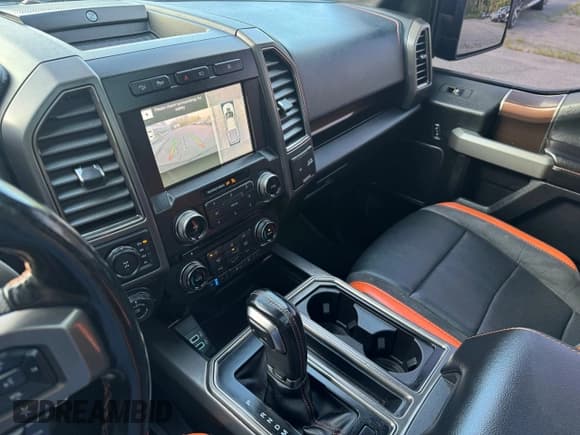 ✅ 2018 Ford F-150 Raptor • VIN: 1FTFW1RG4JFB18811 • Лот: 65233215. Опубликован ранее на Copart с пробегом Не указан. Бесплатный доступ к архиву аукционных продаж из США и подробный отчёт об истории автомобиля на DreamBid. Изображение 11.