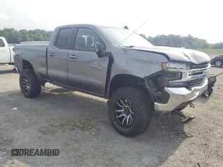 2020 Chevrolet Silverado 1500 LT z VIN 1GCRYDEK6LZ115154, wystawiony jako IAAI lot #42620238 z przebiegiem 97 370 mil mil oraz . Historia ofert i sprzedaży dostępna na DreamBid. Obrazek 1.