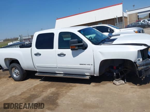 ✅ 2008 Chevrolet Silverado 2500HD 1LT • VIN: 1GCHC23618F132280 • Lot: 41981675. Wystawiony na IAAI z przebiegiem 164 487 mil. Bezpłatny archiwum sprzedaży aukcyjnych z USA i szczegółowy raport historii pojazdu na DreamBid. Zdjęcie 14.