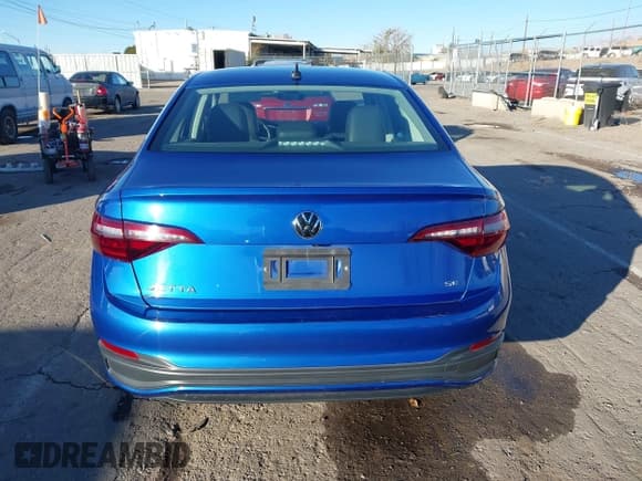 ✅ 2024 Volkswagen Jetta SE • VIN: 3VWEM7BU6RM032624 • Lot: 43857398. Wystawiony na IAAI z przebiegiem 45 420 mil. Bezpłatny archiwum sprzedaży aukcyjnych z USA i szczegółowy raport historii pojazdu na DreamBid. Zdjęcie 16.