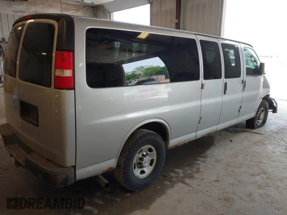 ✅ 2012 Chevrolet Express Passenger 1LS • VIN: 1GAZGZFG0C1187114 • Lot: 42462288. Listed on IAAI with 293,657 mi. Free auction sales archive from the USA and detailed vehicle history report at DreamBid. Image 4.