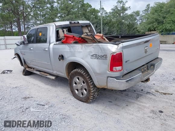✅ 2018 Ram 2500 Laramie • VIN: 3C6UR5FLXJG420990 • Lot: 42069972. Listed on IAAI with Not provided. Free auction sales archive from the USA and detailed vehicle history report at DreamBid. Image 3.