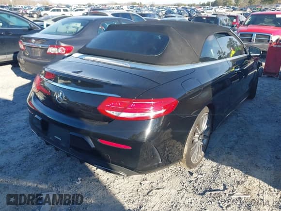 ✅ 2018 Mercedes-Benz C 300 • VIN: WDDWK4JB3JF701325 • Lot: 41607243. Wystawiony na IAAI z przebiegiem 76 967 mil. Bezpłatny archiwum sprzedaży aukcyjnych z USA i szczegółowy raport historii pojazdu na DreamBid. Zdjęcie 4.