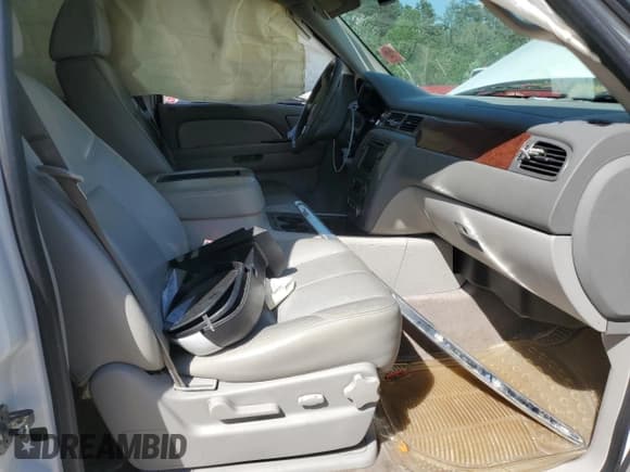 ✅ 2009 GMC Yukon SLT 4SB • VIN: 1GKFK33089R124743 • Lot: 55596525. Wystawiony na Copart z przebiegiem 230 124 mil. Bezpłatny archiwum sprzedaży aukcyjnych z USA i szczegółowy raport historii pojazdu na DreamBid. Zdjęcie 7.