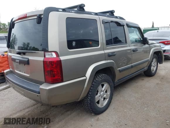 ✅ 2006 Jeep Commander • VIN: 1J8HG48N06C275065 • Lot: 42330005. Listed on IAAI with 196,924 mi. Free auction sales archive from the USA and detailed vehicle history report at DreamBid. Image 4.
