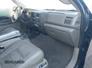 ✅ 2003 Ford Excursion Limited • VIN: 1FMSU43P93EC70666 • Lot: 43376166. Wystawiony na IAAI z przebiegiem 197 976 mil. Bezpłatny archiwum sprzedaży aukcyjnych z USA i szczegółowy raport historii pojazdu na DreamBid. Zdjęcie 5.