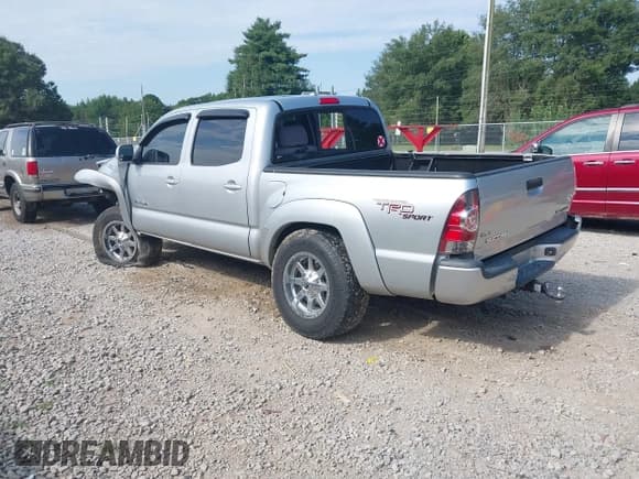 ✅ 2010 Toyota Tacoma PreRunner • VIN: 3TMJU4GN0AM095417 • Lot: 42834140. Listed on IAAI with 166,741 mi. Free auction sales archive from the USA and detailed vehicle history report at DreamBid. Image 3.