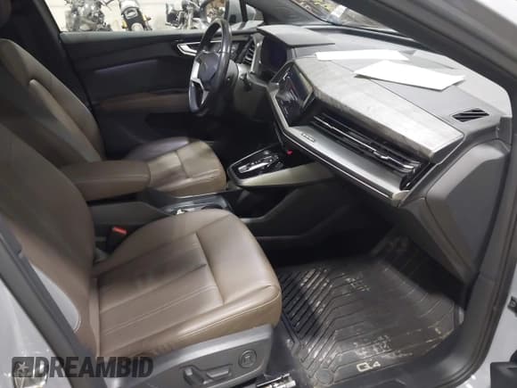 ✅ 2024 Audi Q4 e-tron Premium Plus • VIN: WA1L2BFZ6RP015108 • Лот: 43520477. Опубликован ранее на IAAI с пробегом 21 013 миль. Бесплатный доступ к архиву аукционных продаж из США и подробный отчёт об истории автомобиля на DreamBid. Изображение 5.