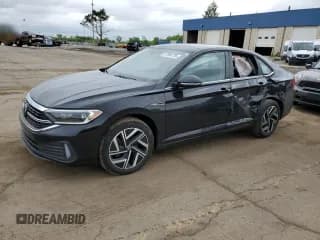 ✅ 2023 Volkswagen Jetta SEL • VIN: 3VWGM7BU1PM057825 • Лот: 57306735. Опубликован ранее на Copart с пробегом 32 130 миль. Бесплатный доступ к архиву аукционных продаж из США и подробный отчёт об истории автомобиля на DreamBid. Изображение 1.