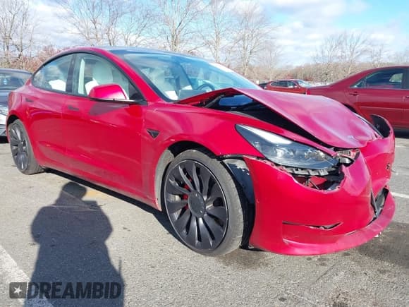 ✅ 2021 Tesla Model 3 Performance • VIN: 5YJ3E1EC0MF975578 • Lot: 43718657. Wystawiony na IAAI z przebiegiem 47 036 mil. Bezpłatny archiwum sprzedaży aukcyjnych z USA i szczegółowy raport historii pojazdu na DreamBid. Zdjęcie 1.