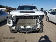 ✅ 2022 Chevrolet Silverado 2500HD • VIN: 1GB2WLE7XNF141794 • Lot: 79089104. Wystawiony na Copart z przebiegiem 55 043 mil. Bezpłatny archiwum sprzedaży aukcyjnych z USA i szczegółowy raport historii pojazdu na DreamBid. Zdjęcie 5.