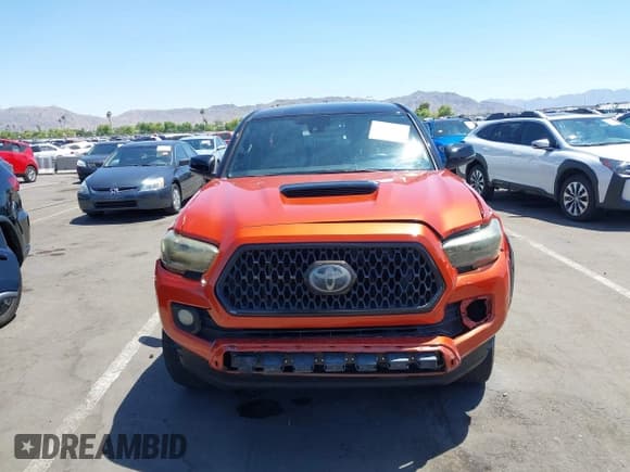 ✅ 2018 Toyota Tacoma SR5 • VIN: 5TFAZ5CN4JX058751 • Lot: 42570303. Listed on IAAI with 120,683 mi. Free auction sales archive from the USA and detailed vehicle history report at DreamBid. Image 12.
