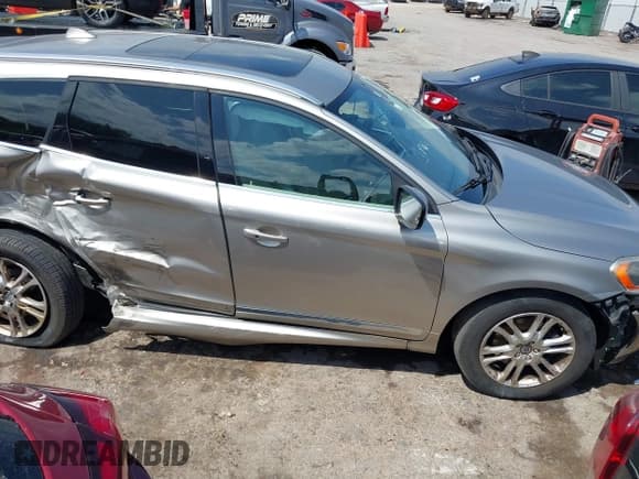 ✅ 2016 Volvo XC60 T5 Drive-E Premier • VIN: YV440MDK9G2787207 • Lot: 42819452. Listed on IAAI with 110,686 mi. Free auction sales archive from the USA and detailed vehicle history report at DreamBid. Image 13.