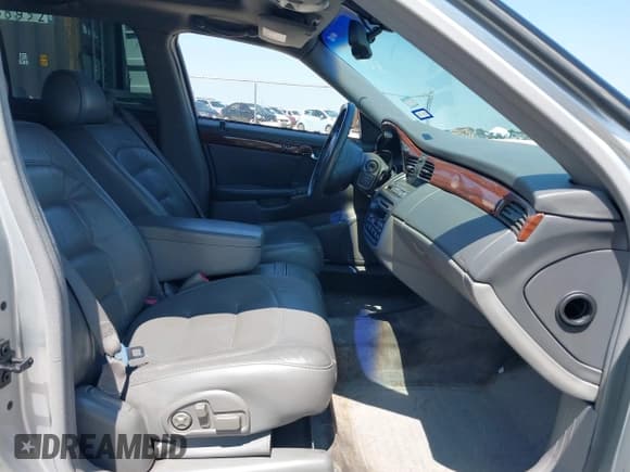 ✅ 2003 Cadillac DeVille • VIN: 1G6KD54Y23U283009 • Lot: 43165347. Wystawiony na IAAI z przebiegiem 101 644 mil. Bezpłatny archiwum sprzedaży aukcyjnych z USA i szczegółowy raport historii pojazdu na DreamBid. Zdjęcie 5.