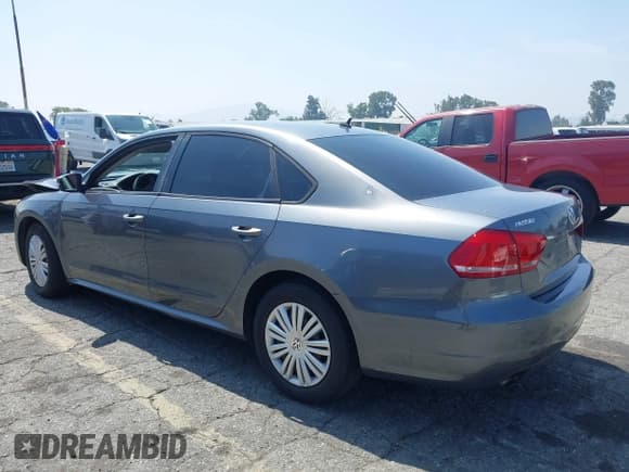 ✅ 2014 Volkswagen Passat S • VIN: 1VWAP7A3XEC003928 • Лот: 42483100. Опубликован ранее на IAAI с пробегом 132 117 миль. Бесплатный доступ к архиву аукционных продаж из США и подробный отчёт об истории автомобиля на DreamBid. Изображение 3.