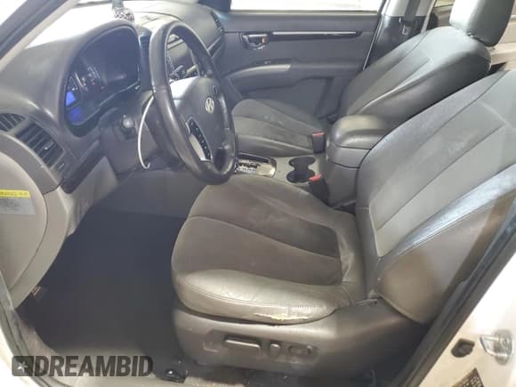 ✅ 2011 Hyundai Santa Fe SE • VIN: 5XYZHDAG5BG046293 • Lot: 82055114. Listed on Copart with 245,922 mi. Free auction sales archive from the USA and detailed vehicle history report at DreamBid. Image 7.