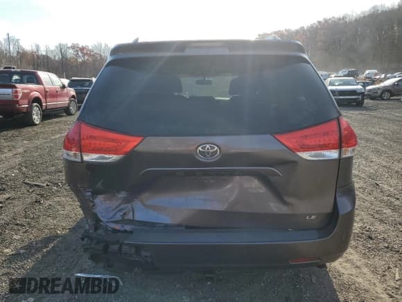 ✅ 2014 Toyota Sienna LE • VIN: 5TDKK3DC1ES521838 • Lot: 91239805. Listed on Copart with 139,460 mi. Free auction sales archive from the USA and detailed vehicle history report at DreamBid. Image 6.