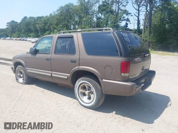 2000 Chevrolet Blazer LS z VIN 1GNCS13W0Y2262721, wystawiony jako IAAI lot #42538224 z przebiegiem Nie podano mil oraz . Historia ofert i sprzedaży dostępna na DreamBid. Obrazek 3.
