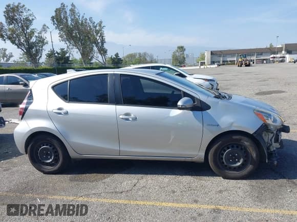 ✅ 2016 Toyota Prius One • VIN: JTDKDTB35G1117843 • Lot: 42094220. Listed on IAAI with 275,814 mi. Free auction sales archive from the USA and detailed vehicle history report at DreamBid. Image 14.