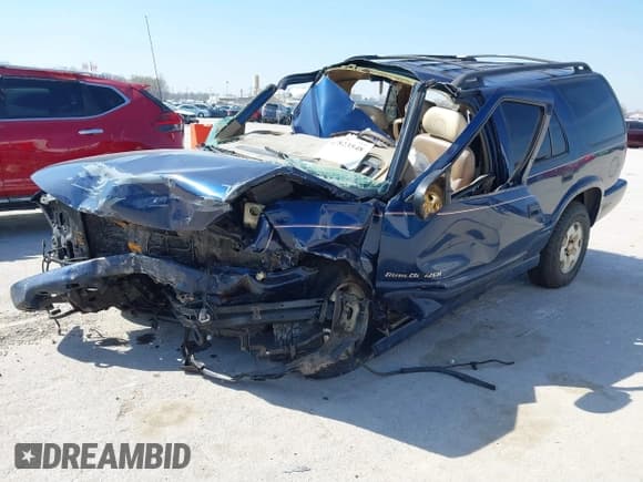 ✅ 1999 Chevrolet Blazer LT • VIN: 1GNDT13W6X2151512 • Lot: 41823548. Wystawiony na IAAI z przebiegiem Nie podano. Bezpłatny archiwum sprzedaży aukcyjnych z USA i szczegółowy raport historii pojazdu na DreamBid. Zdjęcie 2.