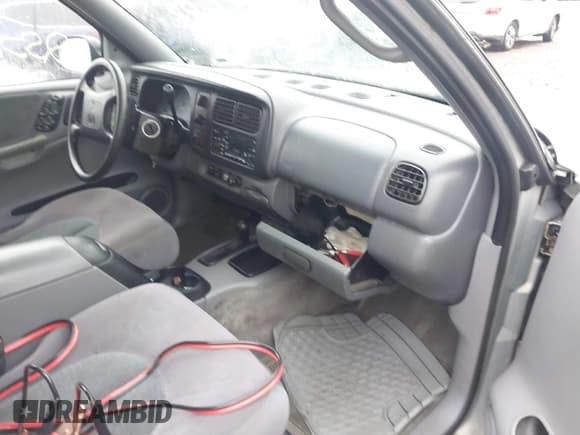 ✅ 1999 Dodge Durango • VIN: 1B4HS28Y5XF685510 • Lot: 43309271. Wystawiony na IAAI z przebiegiem Nie podano. Bezpłatny archiwum sprzedaży aukcyjnych z USA i szczegółowy raport historii pojazdu na DreamBid. Zdjęcie 5.