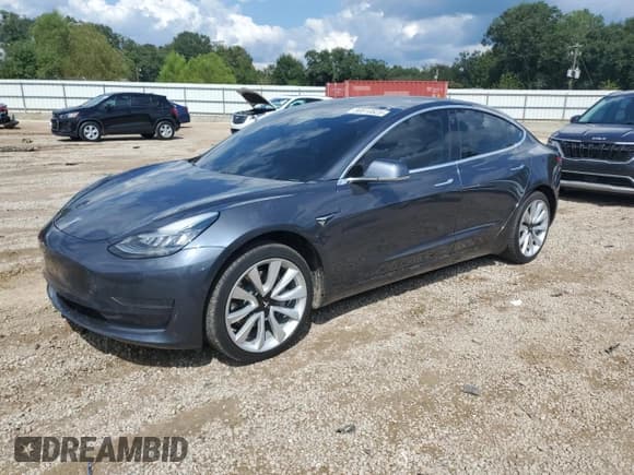 ✅ 2019 Tesla Model 3 Mid Range • VIN: 5YJ3E1EA6KF417195 • Lot: 80810825. Wystawiony na Copart z przebiegiem 45 667 mil. Bezpłatny archiwum sprzedaży aukcyjnych z USA i szczegółowy raport historii pojazdu na DreamBid. Zdjęcie 1.
