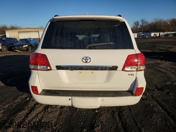 ✅ 2011 Toyota Land Cruiser • VIN: JTMHY7AJ9B4008475 • Lot: 84820024. Wystawiony na Copart z przebiegiem 101 903 mil. Bezpłatny archiwum sprzedaży aukcyjnych z USA i szczegółowy raport historii pojazdu na DreamBid. Zdjęcie 6.