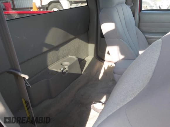 ✅ 2003 GMC Sonoma SLS • VIN: 1GTCS19X838269477 • Lot: 42491622. Wystawiony na IAAI z przebiegiem 197 442 mil. Bezpłatny archiwum sprzedaży aukcyjnych z USA i szczegółowy raport historii pojazdu na DreamBid. Zdjęcie 8.