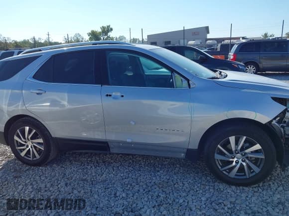 ✅ 2022 Chevrolet Equinox Premier • VIN: 2GNAXNEV2N6135147 • Lot: 43440446. Wystawiony na IAAI z przebiegiem 29 818 mil. Bezpłatny archiwum sprzedaży aukcyjnych z USA i szczegółowy raport historii pojazdu na DreamBid. Zdjęcie 14.