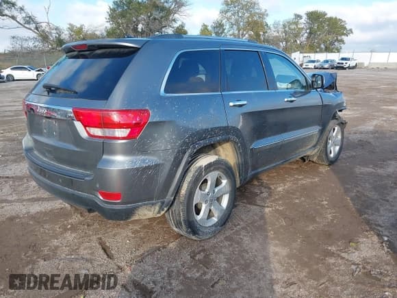 ✅ 2012 Jeep Grand Cherokee Laredo • VIN: 1C4RJFAG7CC121520 • Lot: 43557767. Wystawiony na IAAI z przebiegiem Nie podano. Bezpłatny archiwum sprzedaży aukcyjnych z USA i szczegółowy raport historii pojazdu na DreamBid. Zdjęcie 4.