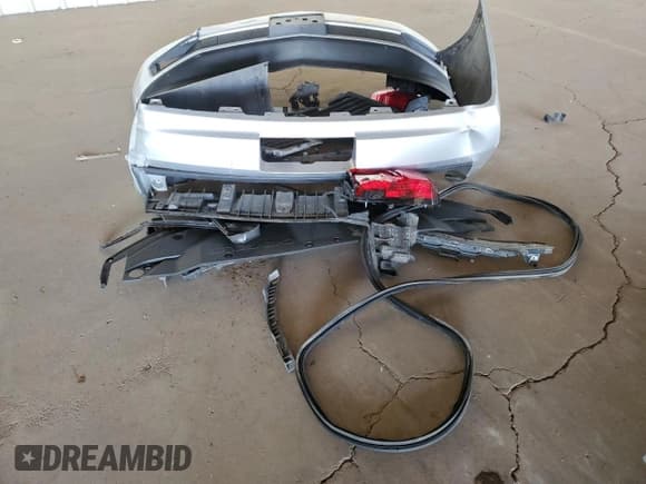 ✅ 2018 Chevrolet Suburban LT • VIN: 1GNSKHKC9JR395664 • Lot: 76120504. Wystawiony na Copart z przebiegiem 84 267 mil. Bezpłatny archiwum sprzedaży aukcyjnych z USA i szczegółowy raport historii pojazdu na DreamBid. Zdjęcie 13.