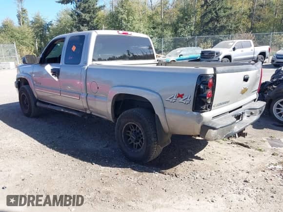 2004 Chevrolet Silverado 2500HD LS with VIN 1GCHK29294E264047, listed as a IAAI auction lot 43403009 with 138,810 mi miles and . Bid and sale history available at DreamBid. Image 3.