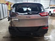 ✅ 2016 Jeep Cherokee Latitude • VIN: 1C4PJMCS8GW173837 • Lot: 46993795. Wystawiony na Copart z przebiegiem 117 558 mil. Bezpłatny archiwum sprzedaży aukcyjnych z USA i szczegółowy raport historii pojazdu na DreamBid. Zdjęcie 6.