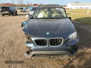 ✅ 2013 BMW X1 xDrive28i • VIN: WBAVL1C54DVR87475 • Lot: 92009355. Wystawiony na Copart z przebiegiem 151 730 mil. Bezpłatny archiwum sprzedaży aukcyjnych z USA i szczegółowy raport historii pojazdu na DreamBid. Zdjęcie 5.