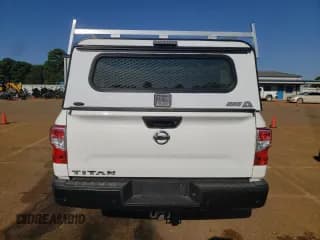 ✅ 2022 Nissan Titan S • VIN: 1N6AA1CE2NN106648 • Lot: 70472554. Wystawiony na Copart z przebiegiem 40 801 mil. Bezpłatny archiwum sprzedaży aukcyjnych z USA i szczegółowy raport historii pojazdu na DreamBid. Zdjęcie 6.