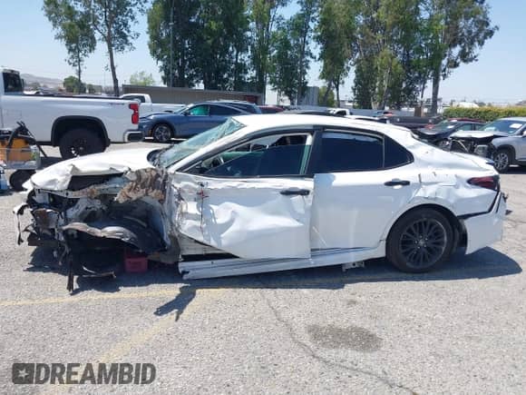 2022 Toyota Camry SE z VIN 4T1T11AK9NU047717, wystawiony jako IAAI lot #42316618 z przebiegiem 86 410 mil mil oraz . Historia ofert i sprzedaży dostępna na DreamBid. Obrazek 14.