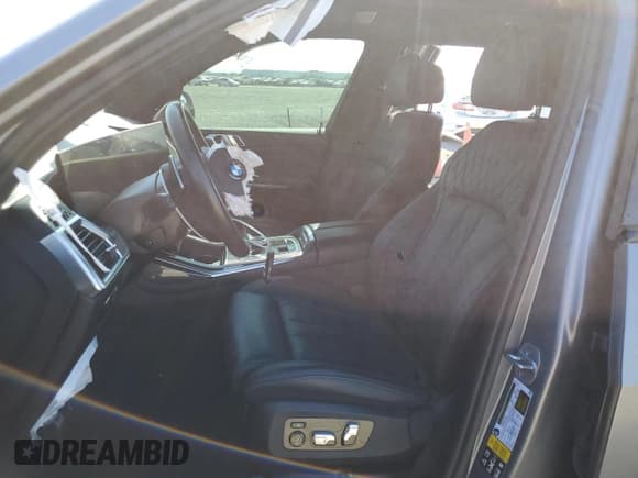 ✅ 2023 BMW X7 M60i • VIN: 5UX33EM0XP9N45266 • Лот: 68922574. Опубликован ранее на Copart с пробегом Не указан. Бесплатный доступ к архиву аукционных продаж из США и подробный отчёт об истории автомобиля на DreamBid. Изображение 7.