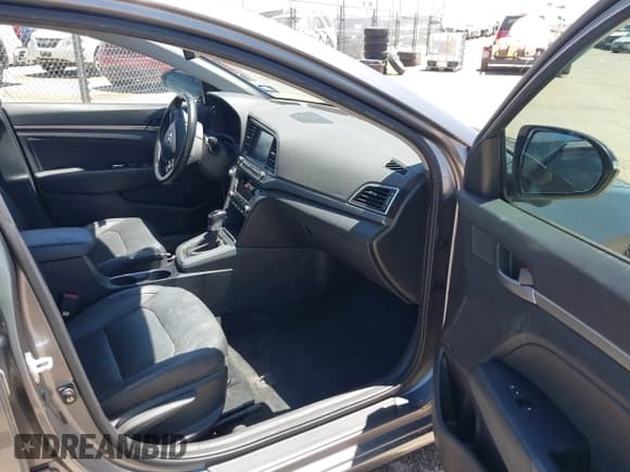 ✅ 2017 Hyundai Elantra SE • VIN: KMHD84LF4HU173361 • Lot: 42283257. Wystawiony na IAAI z przebiegiem 116 142 mil. Bezpłatny archiwum sprzedaży aukcyjnych z USA i szczegółowy raport historii pojazdu na DreamBid. Zdjęcie 5.