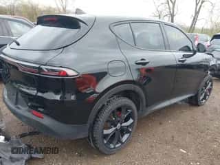 2024 Dodge Hornet GT Plus z VIN ZACNDFBN6R3A25456, wystawiony jako IAAI lot #41945249 z przebiegiem 8 328 mil mil oraz . Historia ofert i sprzedaży dostępna na DreamBid. Obrazek 4.