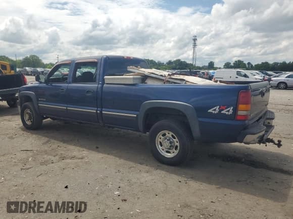 ✅ 2001 Chevrolet Silverado 2500HD LS • VIN: 1GCHK23U81F104273 • Lot: 55800415. Wystawiony na Copart z przebiegiem 215 292 mil. Bezpłatny archiwum sprzedaży aukcyjnych z USA i szczegółowy raport historii pojazdu na DreamBid. Zdjęcie 2.