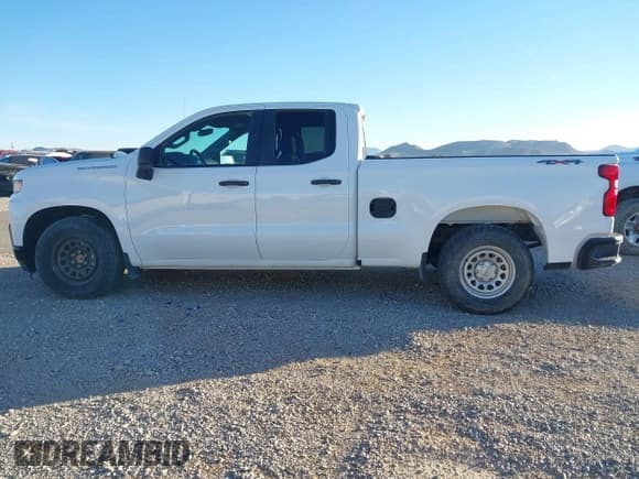 ✅ 2021 Chevrolet Silverado 1500 Work Truck • VIN: 1GCRYAEF2MZ354624 • Lot: 43484384. Wystawiony na IAAI z przebiegiem 56 732 mil. Bezpłatny archiwum sprzedaży aukcyjnych z USA i szczegółowy raport historii pojazdu na DreamBid. Zdjęcie 13.