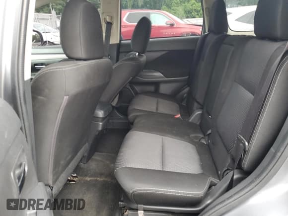 ✅ 2018 Mitsubishi Outlander SE • VIN: JA4AD3A36JZ016908 • Lot: 58906535. Wystawiony na Copart z przebiegiem 175 094 mil. Bezpłatny archiwum sprzedaży aukcyjnych z USA i szczegółowy raport historii pojazdu na DreamBid. Zdjęcie 11.