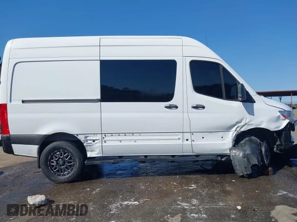 ✅ 2019 Mercedes-Benz Sprinter Cargo • VIN: W1W4EBVYXKP194953 • Lot: 41680933. Listed on IAAI with 102,523 mi. Free auction sales archive from the USA and detailed vehicle history report at DreamBid. Image 13.