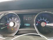 ✅ 2010 Ford Mustang V6 • VIN: 1ZVBP8EN8A5113414 • Лот: 94558195. Опубликован ранее на Copart с пробегом 132 819 миль. Бесплатный доступ к архиву аукционных продаж из США и подробный отчёт об истории автомобиля на DreamBid. Изображение 9.