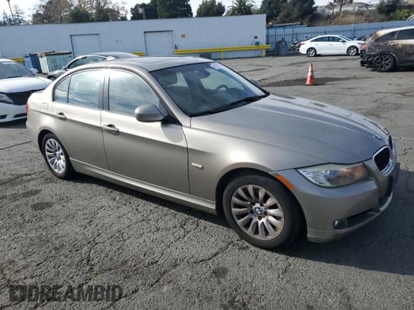 ✅ 2009 BMW 3 Series 328i • VIN: WBAPH53559A435872 • Lot: 91357385. Wystawiony na Copart z przebiegiem 126 482 mil. Bezpłatny archiwum sprzedaży aukcyjnych z USA i szczegółowy raport historii pojazdu na DreamBid. Zdjęcie 4.