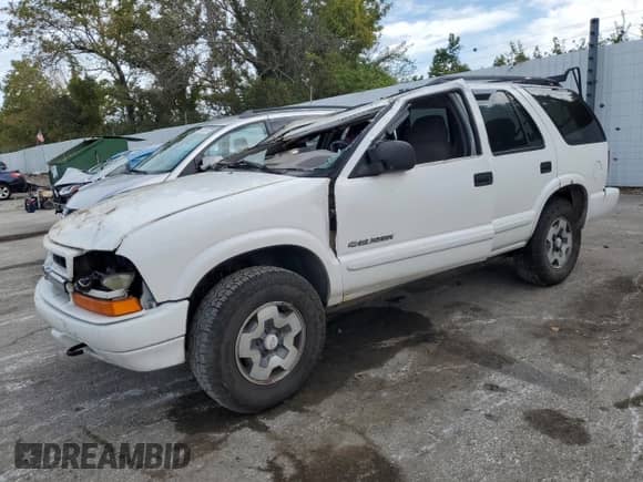 2004 Chevrolet Blazer LS z VIN 1GNDT13X84K162371, wystawiony jako Copart lot #71074684 z przebiegiem 273 070 mil mil oraz Szkoda całkowita • Salvage title. Historia ofert i sprzedaży dostępna na DreamBid. Obrazek 1.