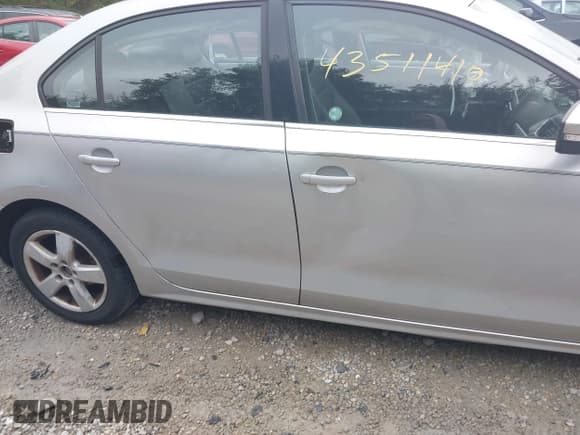 ✅ 2013 Volkswagen Jetta SE • VIN: 3VWDP7AJ5DM413092 • Lot: 43511410. Listed on IAAI with 223,958 mi. Free auction sales archive from the USA and detailed vehicle history report at DreamBid. Image 21.