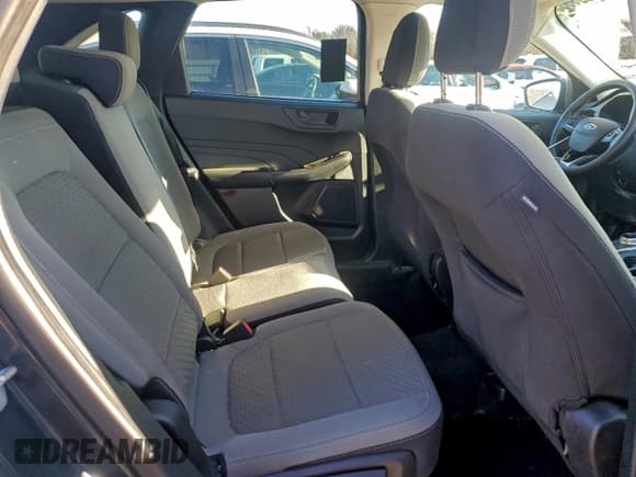 ✅ 2022 Ford Escape SE • VIN: 1FMCU9G6XNUB84102 • Lot: 95218085. Wystawiony na Copart z przebiegiem 97 499 mil. Bezpłatny archiwum sprzedaży aukcyjnych z USA i szczegółowy raport historii pojazdu na DreamBid. Zdjęcie 10.