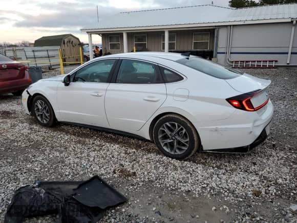 2020 Hyundai Sonata SEL z VIN 5NPEL4JA4LH053495, wystawiony jako Copart lot #70620712 z przebiegiem 49 850 mil mil oraz . Historia ofert i sprzedaży dostępna na DreamBid. Obrazek 2.